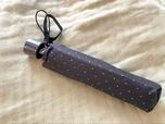 【ニトリ 遮熱遮光 晴雨兼用折りたたみ傘(50cm ドットBK) 】見た目はシンプル