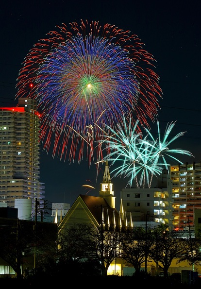 土浦花火大会】秋の夜空に壮大に咲く！日本三大花火のひとつ『土浦全国