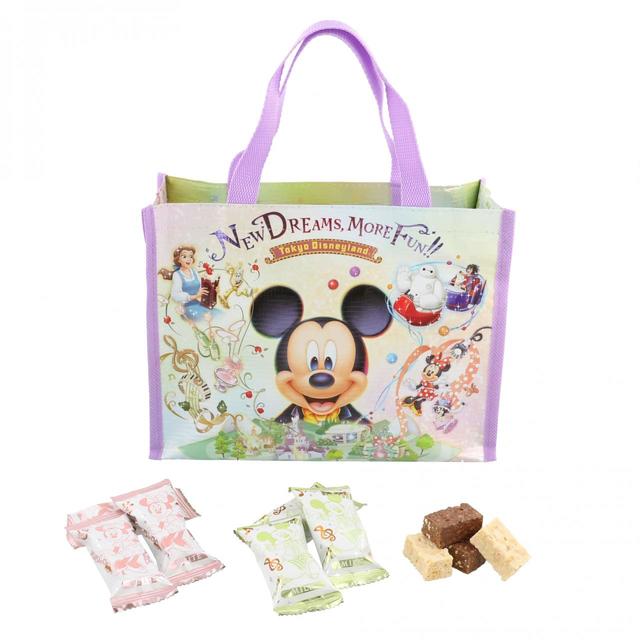 アーモンドチョコレートバー 1600円｜内容量:28個(ミルク 14個、ホワイト 14個)、幅約26×高さ約20×マチ約8cm｜東京ディズニーリゾート・アプリ、ギャグファクトリー／ファイブ･アンド･ダイム