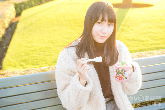 ラズベリー＆チョコレートムース、スーベニアカップ付き 750円｜東京ディズニーランド