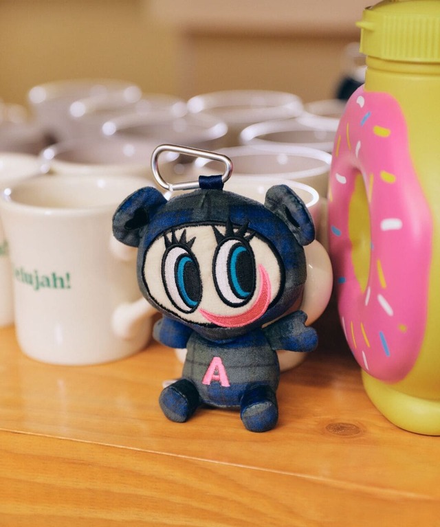 【ANGEL BLUE】ぬいぐるみチャーム ¥2,490 / サイズ FREE / カラー ハナちゃん(イエロー),ナカムラくん(ブルー)