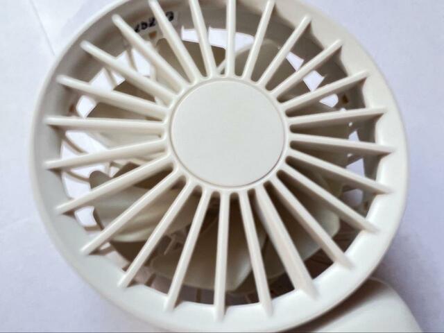 【無印良品 充電式モバイルハンディファン】本体は小さいけど風量は強い