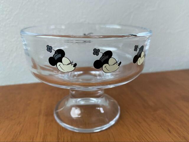 【スリーコインズ×ミッキーマウス】ミニーマウスが3つ並んだデザイン