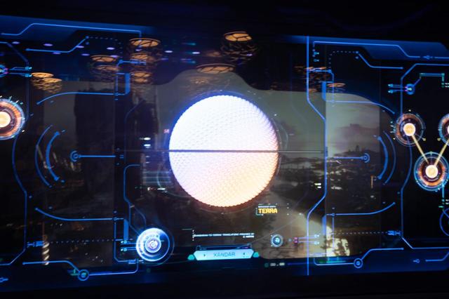 星の姿がスペースシップ・アースに変わっていく凝った演出