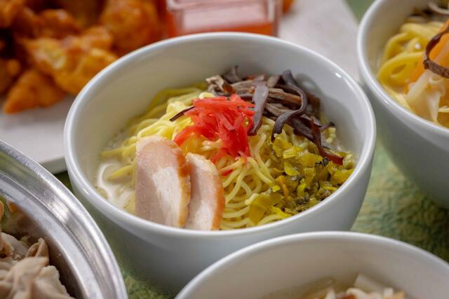 「博多豚骨ラーメン」＜期間：2026年1月7日〜3月25日＞【福岡のモツ鍋や博多の豚骨ラーメンも！九州の名物料理が大集合！名古屋マリオットアソシアホテルで『冬の九州ブッフェ』開催中！】