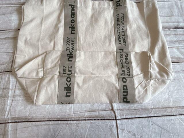 マチはたっぷりあるので収納力抜群!