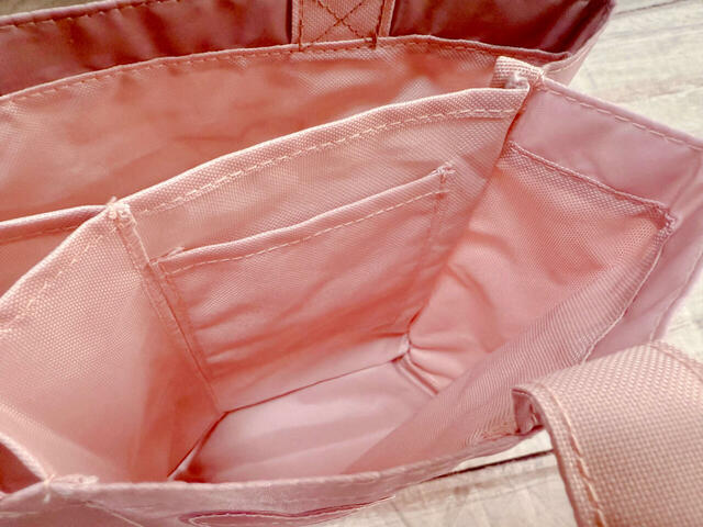 仕切りにはポケットもついています！