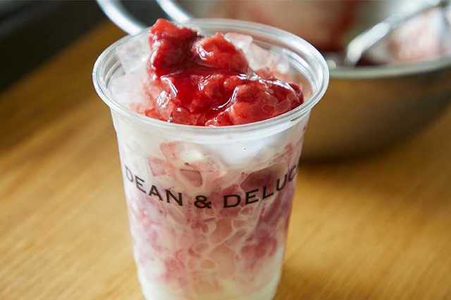 ストロベリーミルクフラッペ 