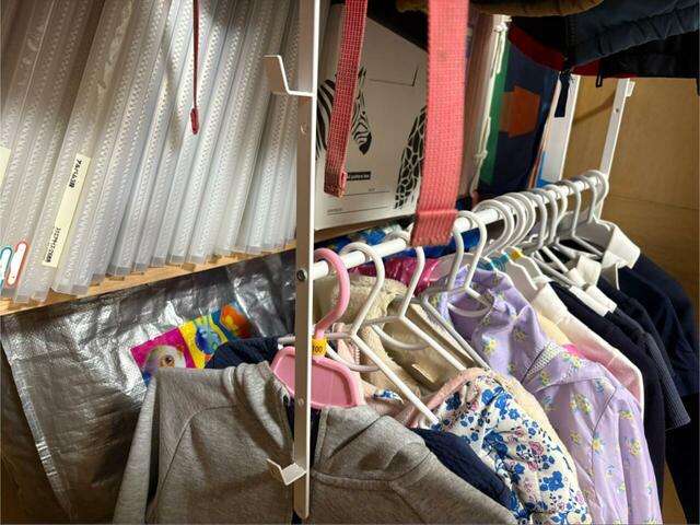 【山崎実業 伸縮収納力アップ2段ハンガー スマート】横幅は約50~90cm(内寸)まで伸縮でき、ハンガーパイプの高さは10cmピッチで5段階に調節できます◎