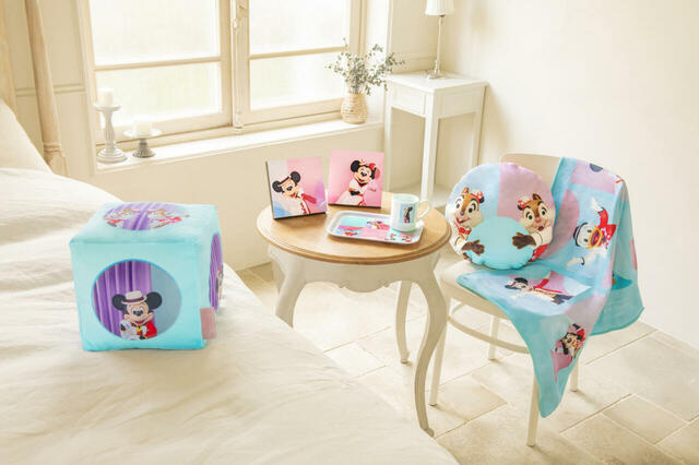 クッション 3,500円、アートパネル 各5,000円、トレー 1,600円、マグカップ 1,700円、ブランケット（ケース付）5,500円｜東京ディズニーリゾート・フォトグラフィープロジェクト「イマジニング・ザ・マジック」