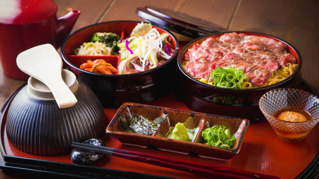 「お肉で作ったひつまぶし」＜期間：2024年10月10日～31日＞【【期間限定1,000円】和牛赤身と牛タンを贅沢に使用した「究極の“肉”ひつまぶし」今だけ1,000円！】