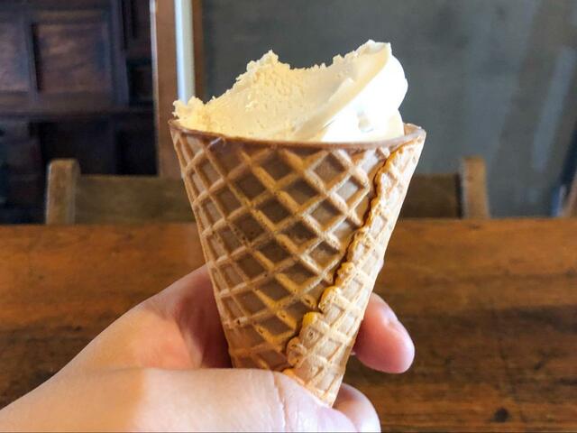 【ローソン イタリアンマロンワッフルコーン】ほんのり甘いワッフルコーンはざくざく食感で美味しい