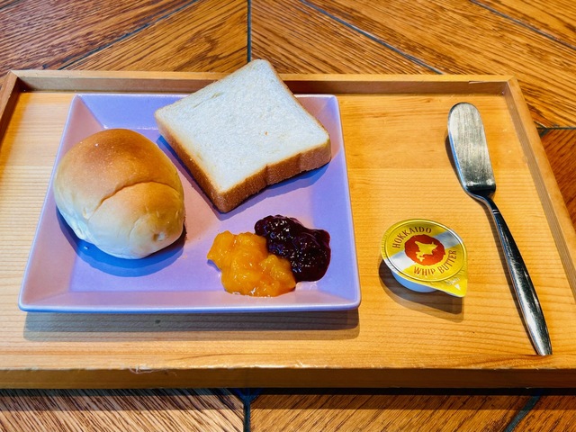 【銀座朝食ラボ】パンもありました。もちろん、オーブントースターも