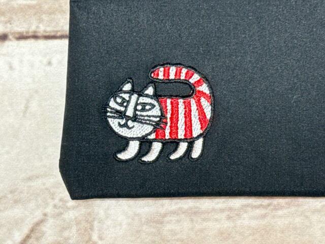 ちょこんと刺繍されたマイキーがかわいい