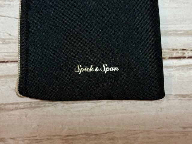 さりげなく「Spick & Span」のロゴプリント入り。コラボならではの特別感もしっかり楽しめます