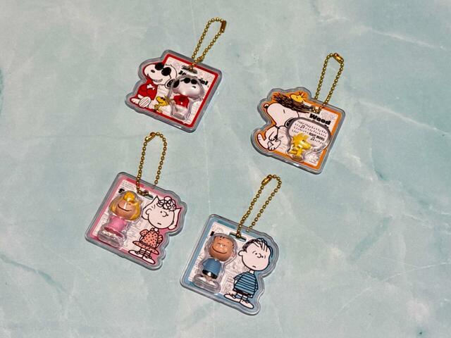 【PEANUTS -SNOOPY- パッケージチャーム＆チョコボーロ】最近人気のチャームスタンドなどに並べて飾るのもおすすめ！