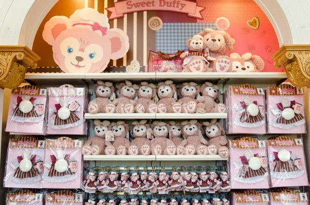 東京ディズニーシー「スウィート・ダッフィー」（2015年）スペシャルグッズ ©Disney