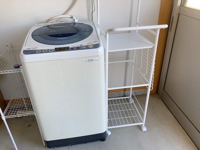 【ニトリ ワゴン型物干しスタンド】3段仕様で洗濯ネットやハンガー、洗剤などの収納にも便利です