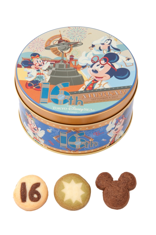 アソーテッド・クッキー 1,000円｜直径約13.5×高さ約7cm｜内容量：16個（バター&チョコレートクッキー5個、グリーンアップル&バタークッキー5個、チョコレートクッキー6個）｜ヴァレンティーナズ・スウィート｜東京ディズニーシー16thアニバーサリーグッズ