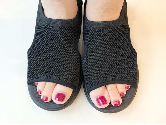 【GLOBAL WORK らくっションフィットサンダル】外反母趾の筆者の足でもしっかりフィットしました◎