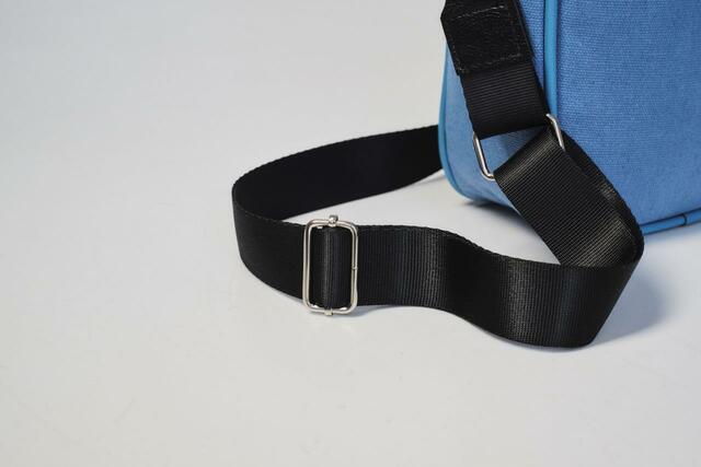 【BAYFLOWショルダーバッグ（ブルー）】太めのベルト