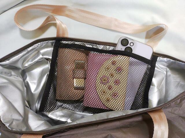 内ポケットに貴重品を入れる時は、注意が必要！『大人のおしゃれ手帖』2023年7月号「付録：大人のmiffy（ミッフィー）保冷バッグ」価格：1280円（税込）