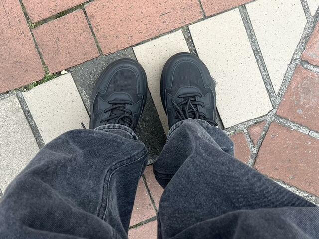 【ハニーズ ダッドスニーカー】1時間の街歩きでも6時間の立ち仕事でも驚くほど快適。毎日履きたくなる靴でした！