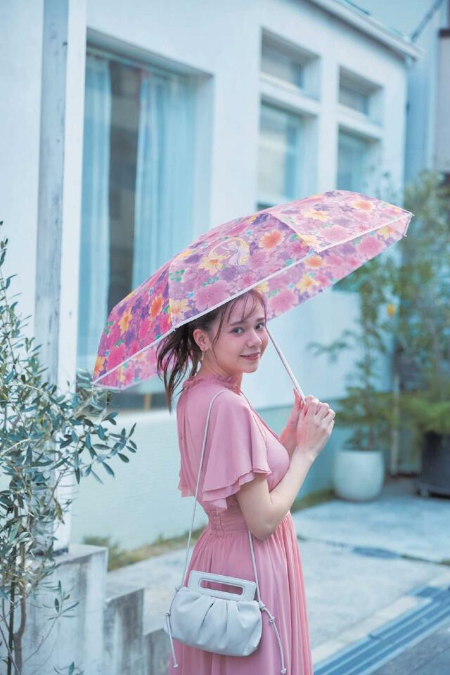 折りたたみビニール傘（選べるキャラクター）｜￥ 2,990 （税込）© Disney