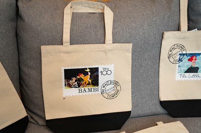 トートバッグ｜3,300円｜銀座 伊東屋「ディズニー100周年」グッズ