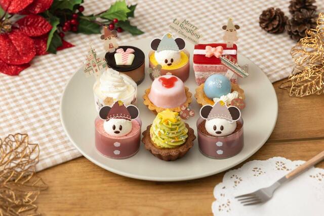 アソーテッド・ミニケーキ 5,000円|東京ディズニーリゾート「ディズニー・クリスマス」スペシャルグッズ|販売店舗:東京ディズニーリゾート・アプリ|発売日:2025年11月10日(月)