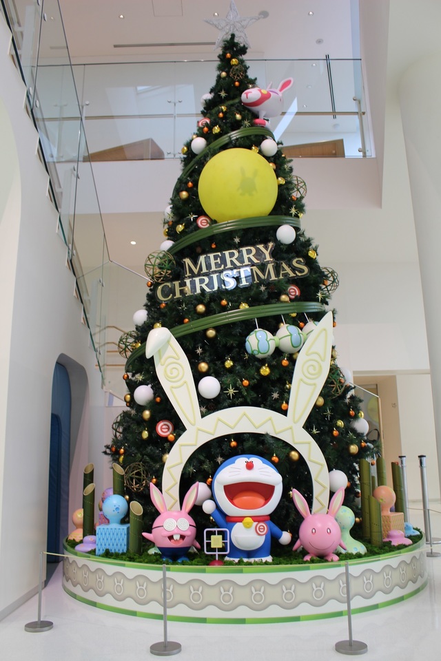 期間限定のクリスマスツリー。