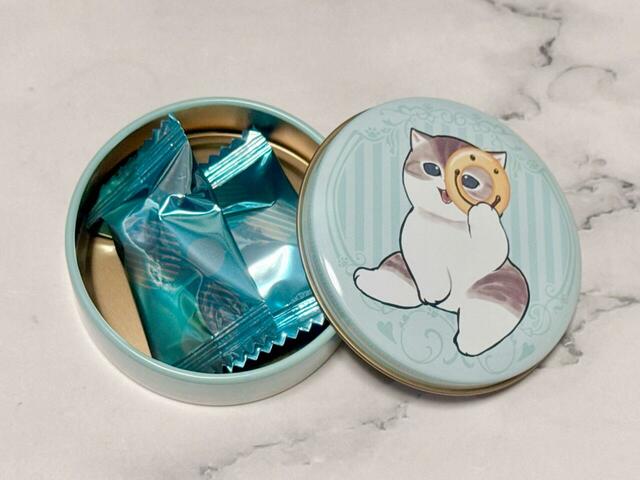 中にはソーダ味のキャンディーが2個入っています