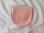 優しい色合いのポーチ