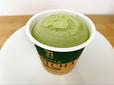 【セブンプレミアムゴールド 金のアイス 抹茶】見た目は濃い抹茶！というよりも少しミルク感を感じられる黄緑色