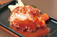 コニシ（東京／広尾） ポークソテー 1100円（ライス別） 絶妙な火加減による焼き上がり。トマトの風味を感じるデミグラスソースで味わう。