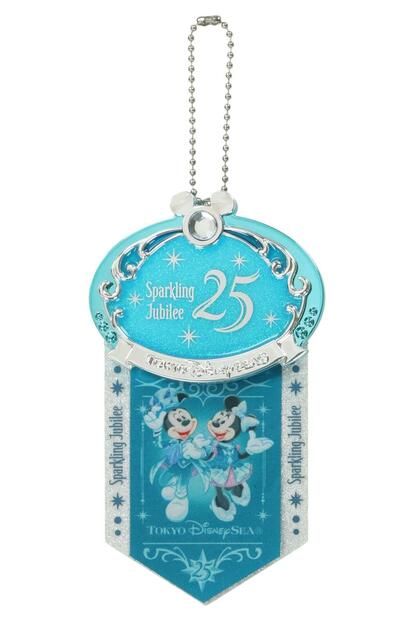 東京ディズニーシー】25周年の必携グッズ「ジュビリーバッジ」って何