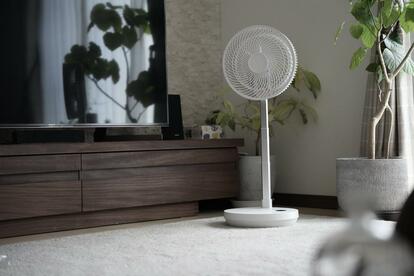 ニトリ コードレス折り畳み扇風機(完売品) ホワイト 昨年一部店舗で販売し、売り切れが続出した折りたためる