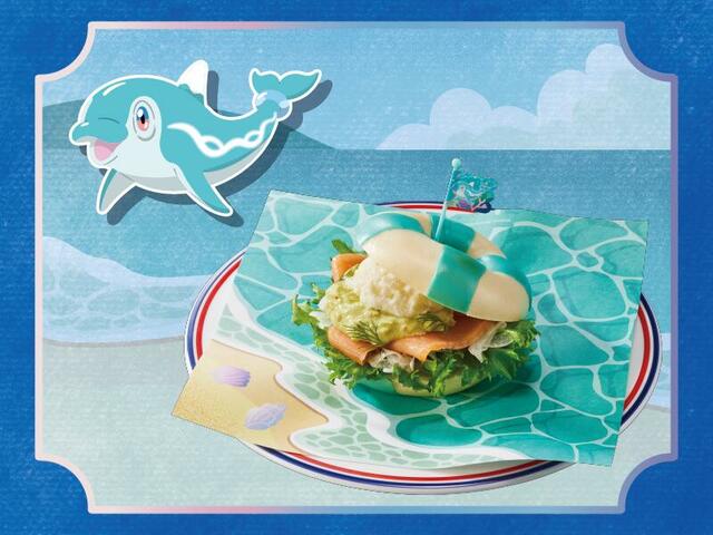 「ナミイルカの水のリングのベーグルサンドイッチ」＜価格：1,760円＞【【PRONTO×ポケモン】“ピカチュウのマンゴーミルク”や“カイリューのパスタ”夏限定メニューが今年も登場！】