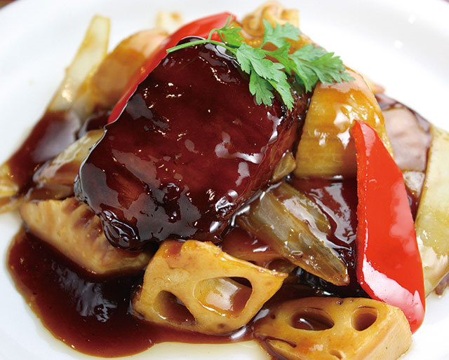 「ジャンボ餃子」の名店／恵比寿餃子 大豊記 弐號房（恵比寿）　三枚肉の黒酢酢豚　890円