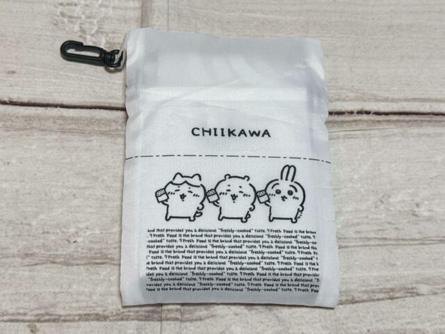 収納袋のデザインも見覚えがありませんか？そう、セブン-イレブンの揚げ物の包み紙風デザインです！