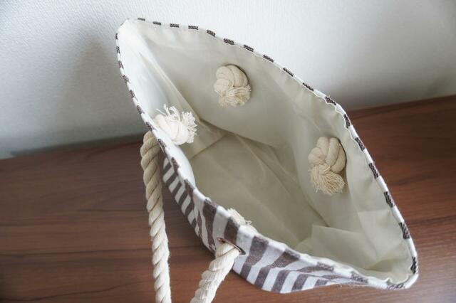 裏地もあってしっかりした生地