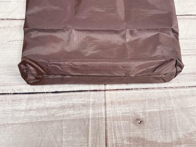 マチは小さめなので、ビッグサイズでもすっきりとしたシルエットで持てます