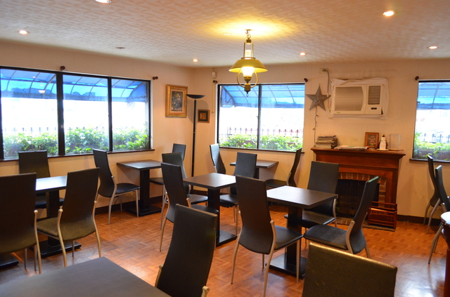 『点来鮮美食坊』のおしゃれな店内は最低消費設定があって案外すいていて、のんびりできる