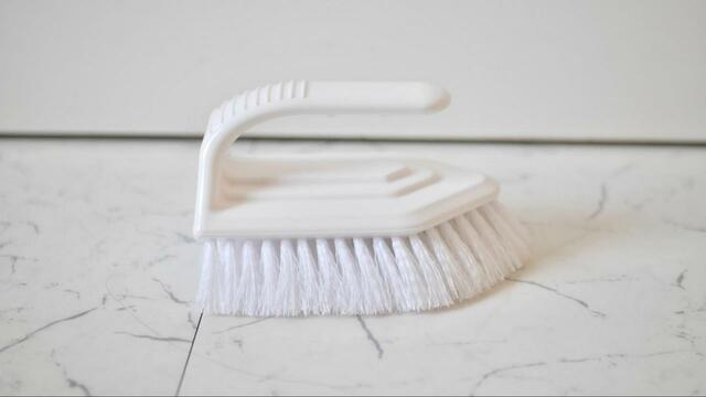 【ニトリ　ゴムの力で汚れを落とすバスブラシ】一度に広範囲を擦ることができ、今までの半分くらいの時間で掃除が終わりました