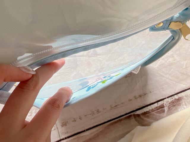 裏表紙の間にも、ものを挟めます