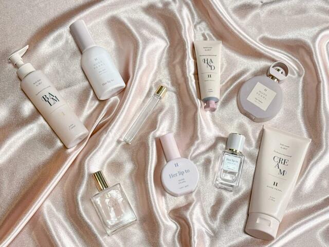 手持ちのヌードパールの香りのケアアイテムと並べてみました。ボディミストもブランドの世界観がしっかり表現されていますね♪