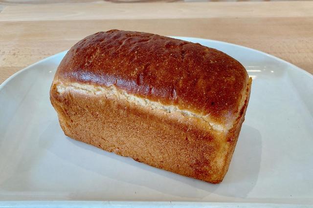 底がカリカリで、まるでブリオッシュのような味わいの「トーストブレッド」