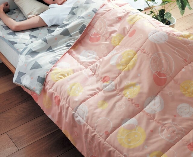 丸洗いOK。接触冷感とさらっと素材のリバーシブルキルトケット|¥3,690~ 5,690 (税込)