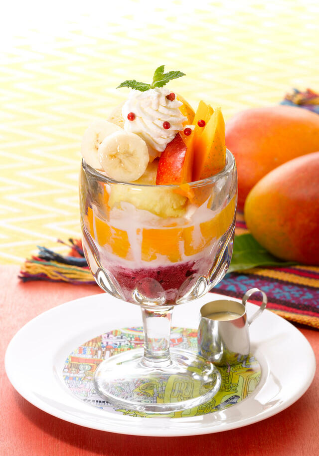 アップルマンゴーのヨーグルトジャーマニー〜アングレーズソース添え〜1,580 円(税込 1,738 円)【ロイヤルホスト『Apple Mango〜メキシコを感じて〜』】