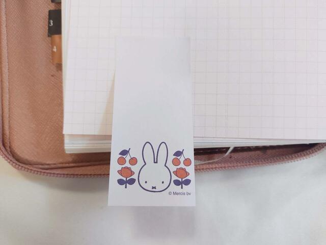 手帳にペタッと貼ってみた